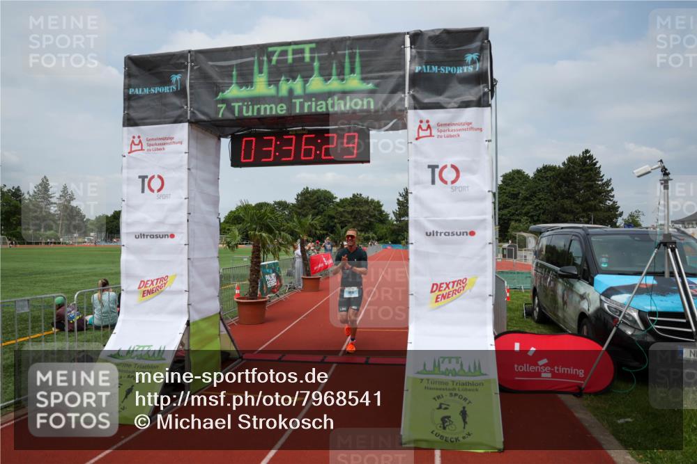 15.06.2025 - 7 Türme Triathlon Michael Strokosch http://msf.ph/oto/7968541 15.06.2025 13:36:29 Ziel 460 meine-sportfotos.de