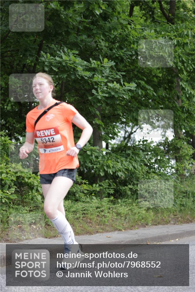 15.06.2025 - REWE Women's Run Jannik Wohlers http://msf.ph/oto/7968552 15.06.2025 10:03:49 Laufen 5342 meine-sportfotos.de