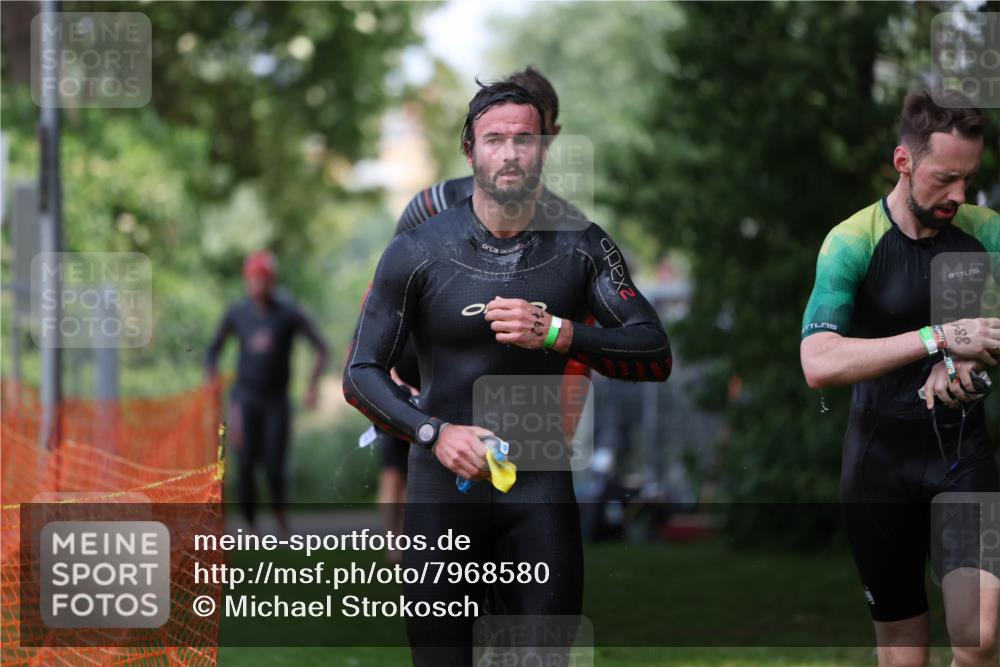 15.06.2025 - 7 Türme Triathlon Michael Strokosch http://msf.ph/oto/7968580 15.06.2025 12:55:03 Schwimmen 157, 701, 719, 723, 745, 762, 772, 801, 846, 859, 865, 881, 939, 945, 950, 952, 1019, 1024, 1152, 1182 meine-sportfotos.de