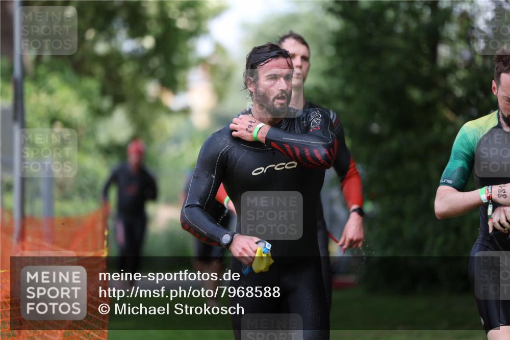 15.06.2025 - 7 Türme Triathlon Michael Strokosch http://msf.ph/oto/7968588 15.06.2025 12:55:03 Schwimmen 157, 701, 719, 723, 745, 762, 772, 801, 846, 859, 865, 881, 939, 945, 950, 952, 1019, 1024, 1152, 1182 meine-sportfotos.de