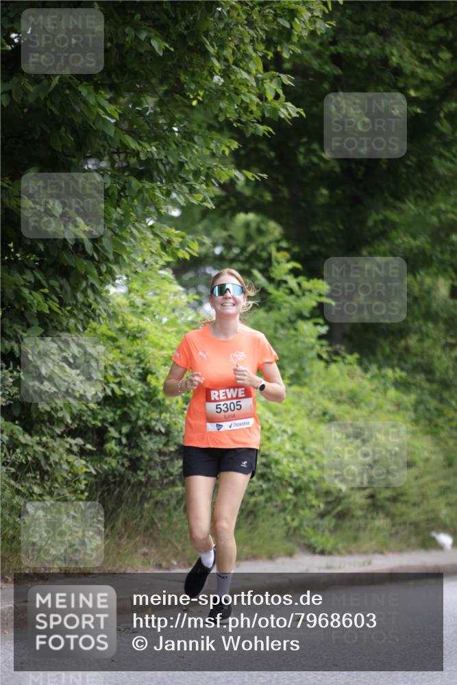 15.06.2025 - REWE Women's Run Jannik Wohlers http://msf.ph/oto/7968603 15.06.2025 10:03:55 Laufen 5305 meine-sportfotos.de