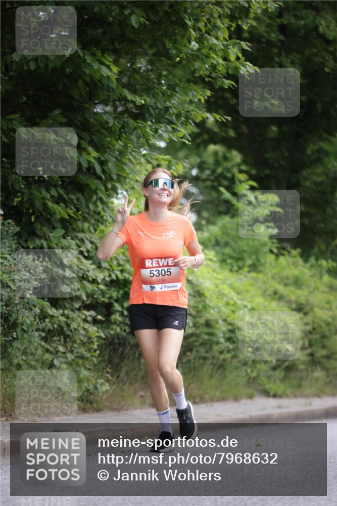 15.06.2025 - REWE Women's Run Jannik Wohlers http://msf.ph/oto/7968632 15.06.2025 10:03:55 Laufen 5305 meine-sportfotos.de