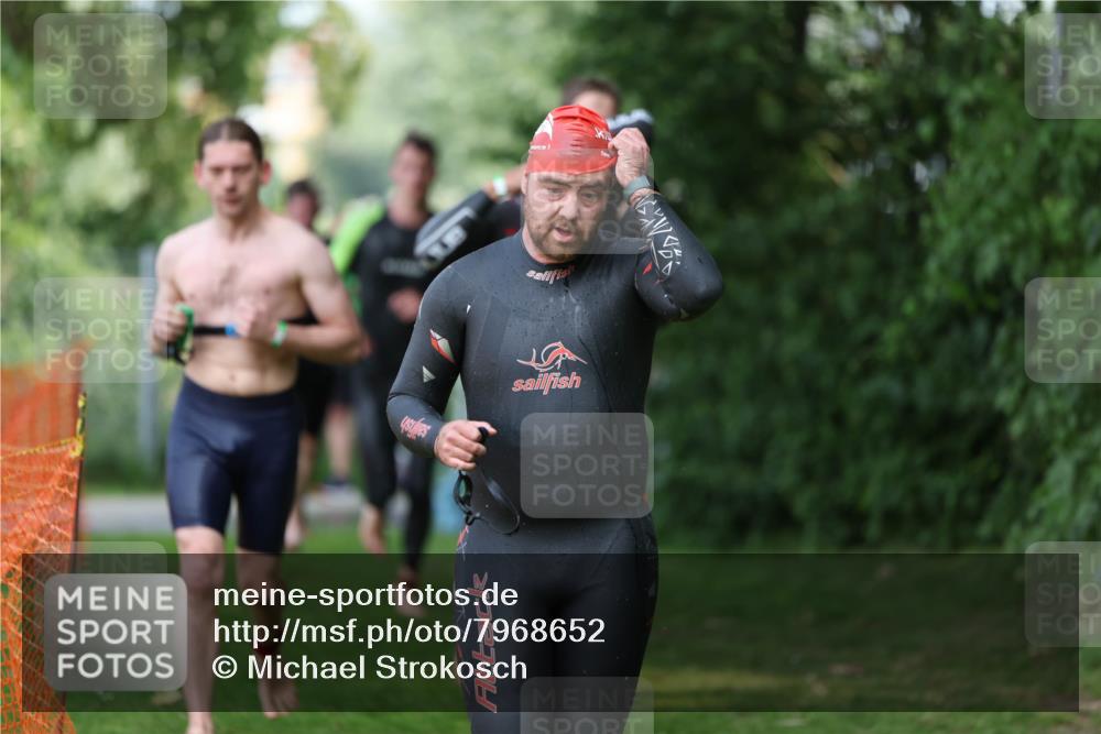 15.06.2025 - 7 Türme Triathlon Michael Strokosch http://msf.ph/oto/7968652 15.06.2025 12:55:10 Schwimmen 157, 701, 723, 727, 745, 762, 769, 772, 801, 846, 859, 865, 881, 950, 952, 1019, 1075, 1152 meine-sportfotos.de