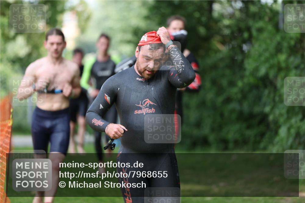 15.06.2025 - 7 Türme Triathlon Michael Strokosch http://msf.ph/oto/7968655 15.06.2025 12:55:10 Schwimmen 157, 701, 723, 727, 745, 762, 769, 772, 801, 846, 859, 865, 881, 950, 952, 1019, 1075, 1152 meine-sportfotos.de