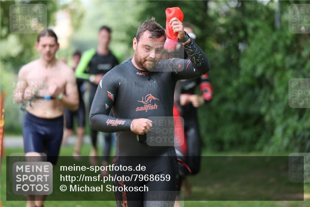 15.06.2025 - 7 Türme Triathlon Michael Strokosch http://msf.ph/oto/7968659 15.06.2025 12:55:11 Schwimmen 157, 701, 723, 727, 745, 762, 769, 772, 784, 801, 846, 859, 865, 881, 950, 952, 1019, 1075, 1152 meine-sportfotos.de