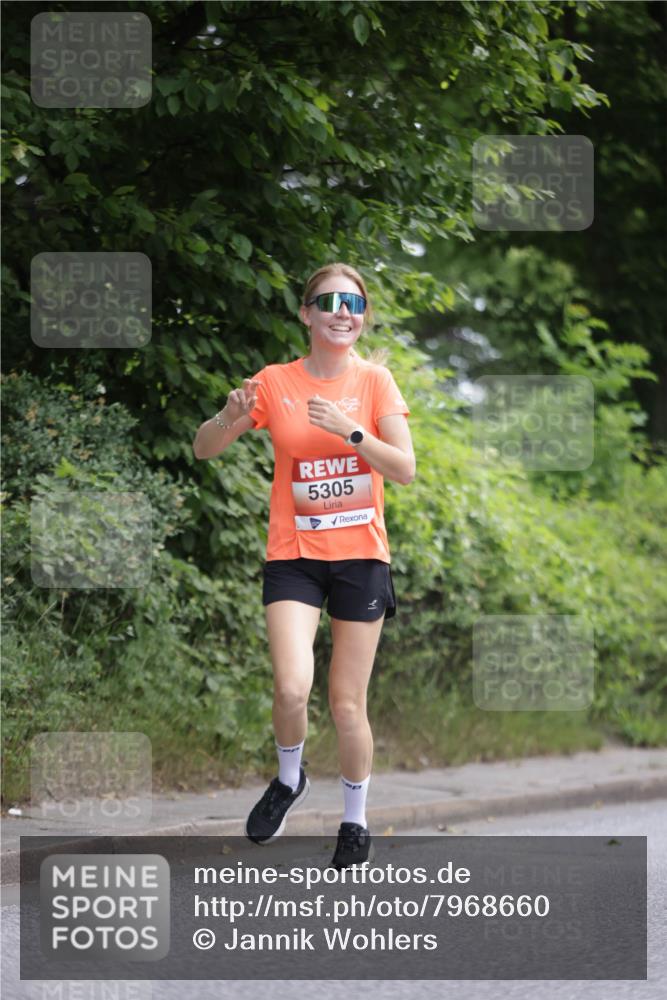 15.06.2025 - REWE Women's Run Jannik Wohlers http://msf.ph/oto/7968660 15.06.2025 10:03:56 Laufen 5305 meine-sportfotos.de