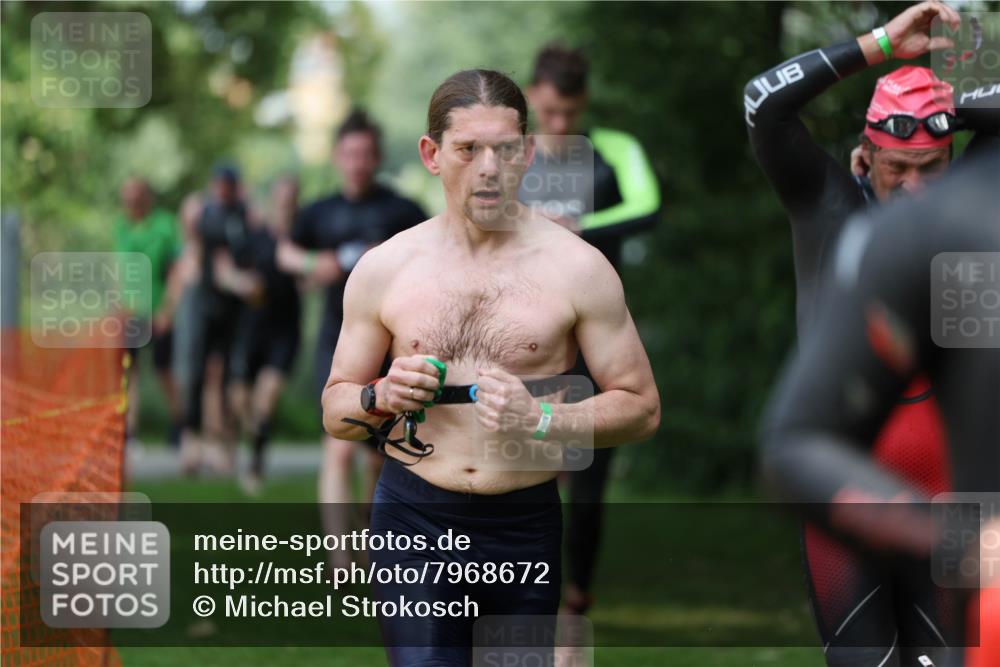 15.06.2025 - 7 Türme Triathlon Michael Strokosch http://msf.ph/oto/7968672 15.06.2025 12:55:12 Schwimmen 157, 701, 723, 727, 745, 762, 769, 772, 784, 801, 846, 859, 865, 881, 950, 952, 1019, 1075, 1152 meine-sportfotos.de