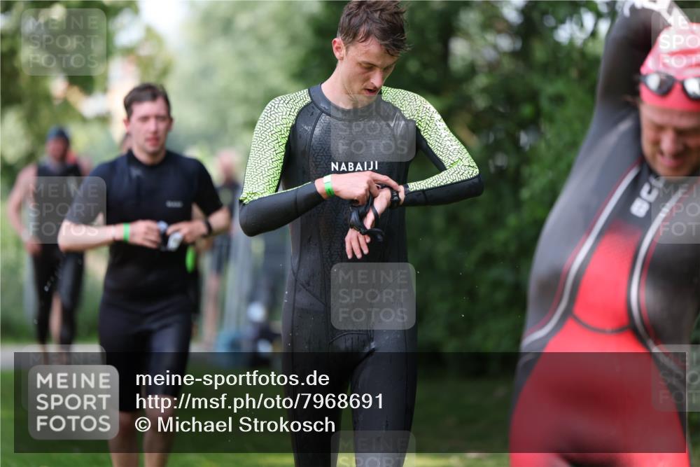 15.06.2025 - 7 Türme Triathlon Michael Strokosch http://msf.ph/oto/7968691 15.06.2025 12:55:14 Schwimmen 157, 701, 723, 727, 745, 762, 769, 772, 784, 801, 846, 859, 865, 950, 952, 955, 1019, 1075, 1152 meine-sportfotos.de