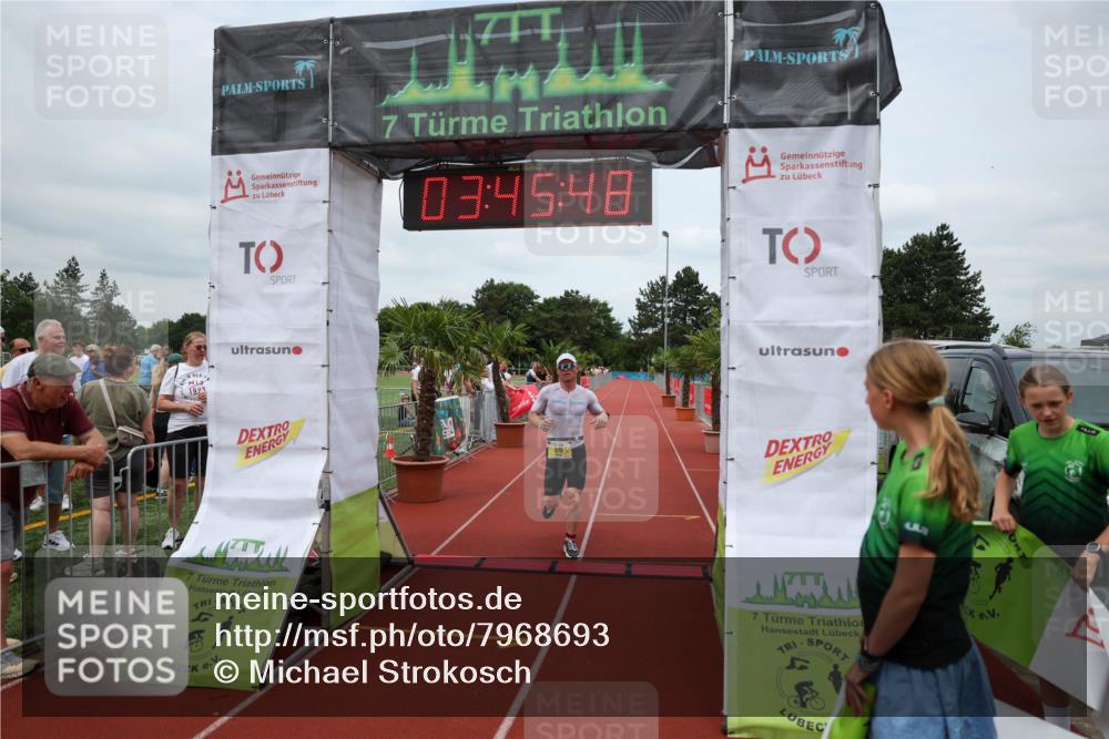 15.06.2025 - 7 Türme Triathlon Michael Strokosch http://msf.ph/oto/7968693 15.06.2025 13:45:48 Ziel 916 meine-sportfotos.de