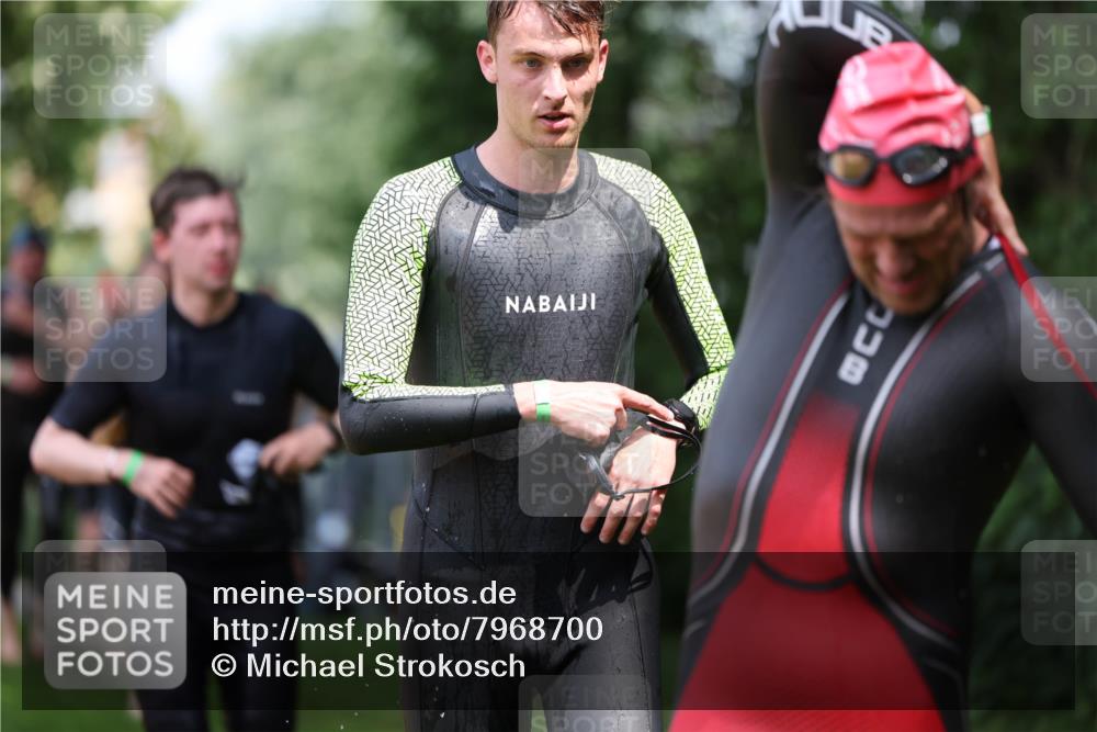 15.06.2025 - 7 Türme Triathlon Michael Strokosch http://msf.ph/oto/7968700 15.06.2025 12:55:15 Schwimmen 157, 701, 723, 727, 745, 762, 769, 772, 784, 797, 801, 846, 859, 865, 927, 950, 952, 955, 1011, 1019, 1075, 1152 meine-sportfotos.de