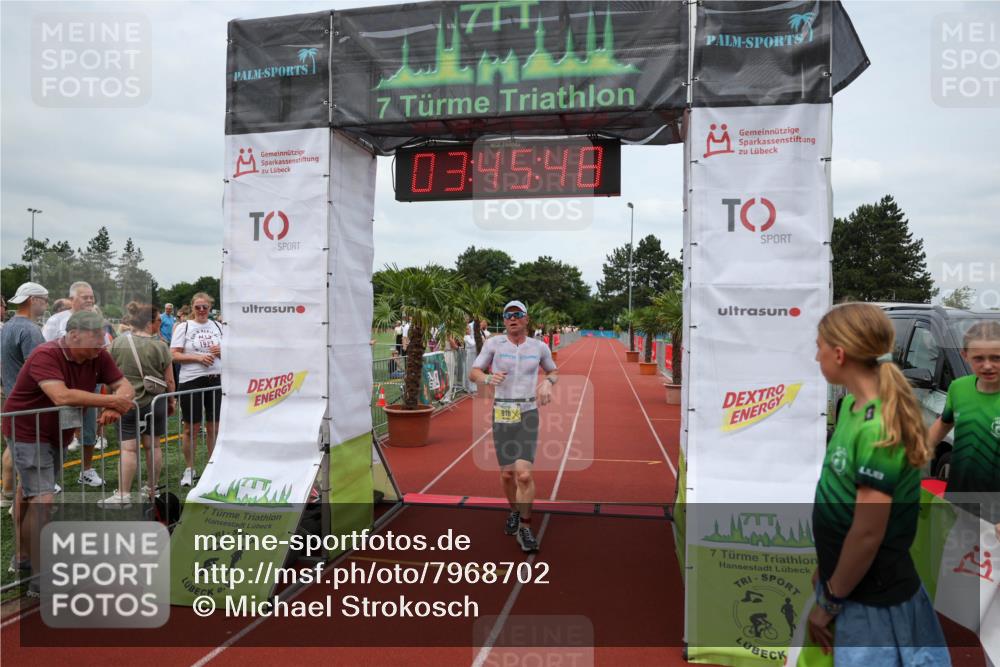 15.06.2025 - 7 Türme Triathlon Michael Strokosch http://msf.ph/oto/7968702 15.06.2025 13:45:48 Ziel 916 meine-sportfotos.de