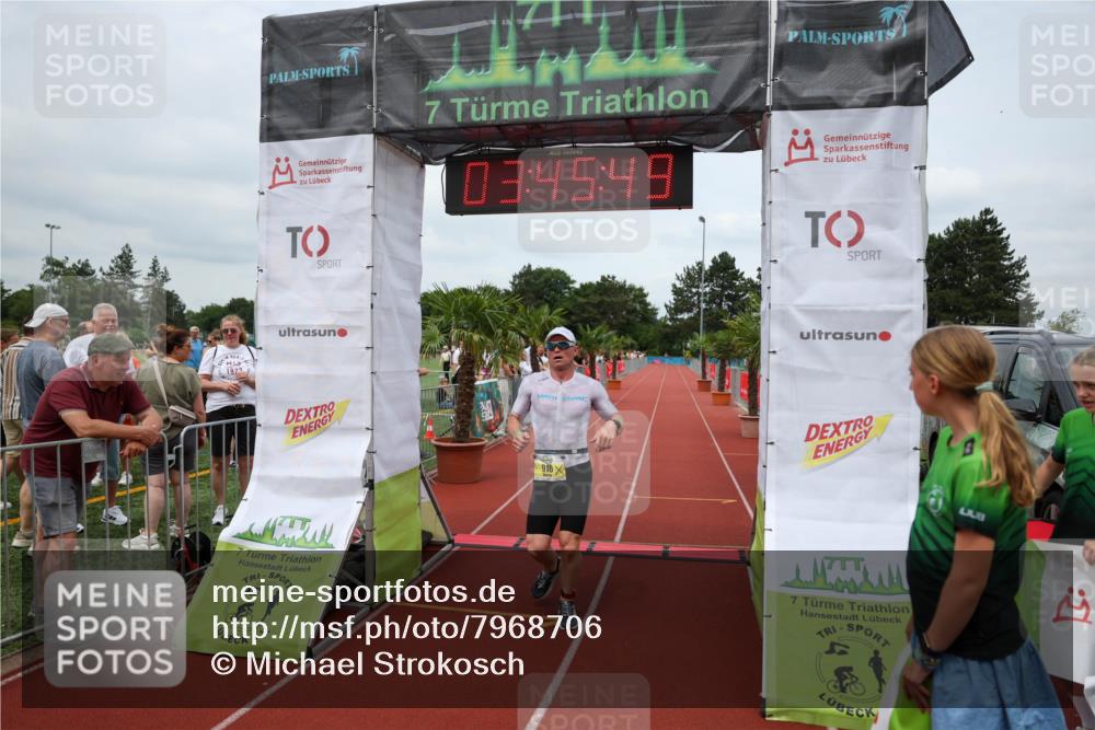 15.06.2025 - 7 Türme Triathlon Michael Strokosch http://msf.ph/oto/7968706 15.06.2025 13:45:48 Ziel 916 meine-sportfotos.de
