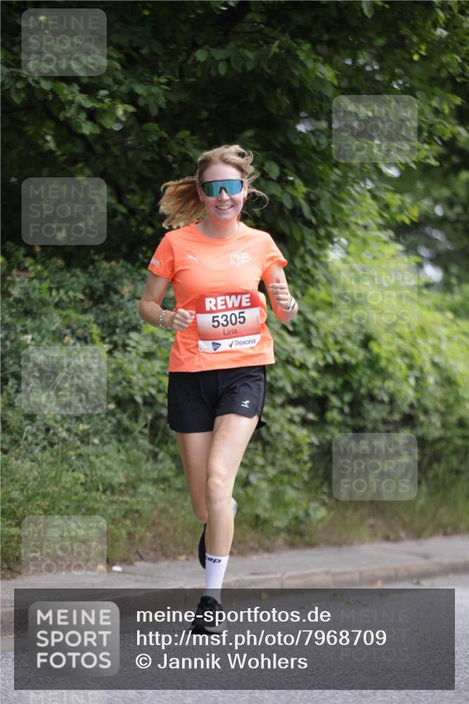 15.06.2025 - REWE Women's Run Jannik Wohlers http://msf.ph/oto/7968709 15.06.2025 10:03:56 Laufen 5305, 41 meine-sportfotos.de