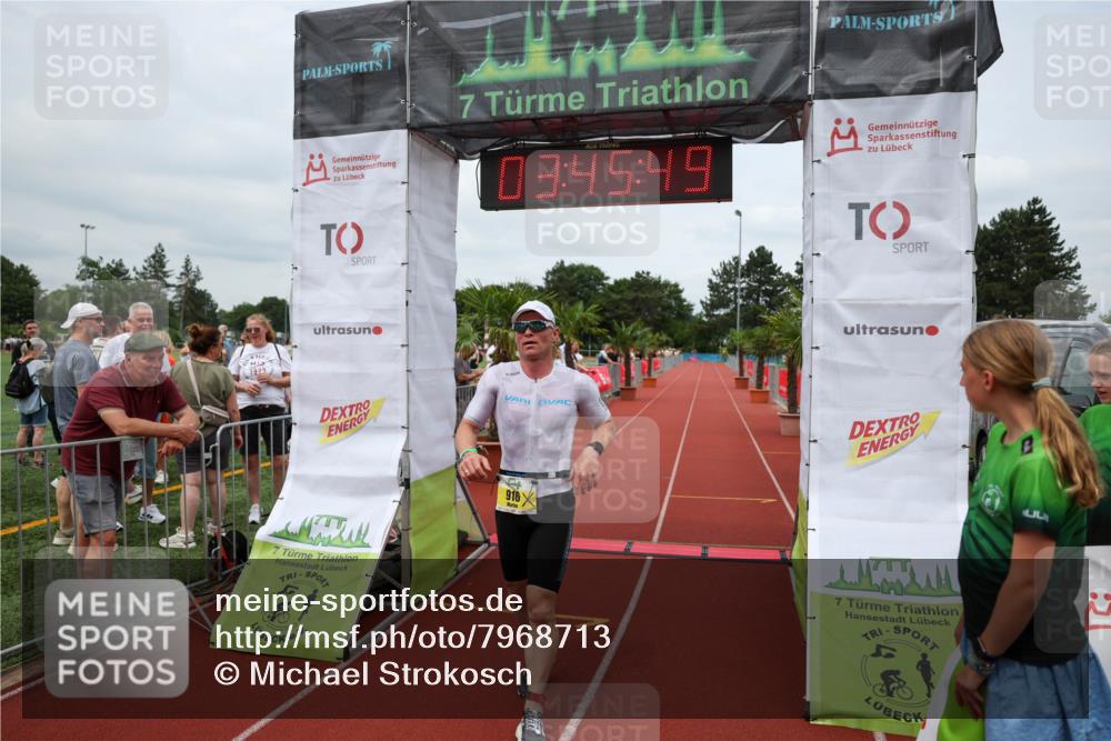 15.06.2025 - 7 Türme Triathlon Michael Strokosch http://msf.ph/oto/7968713 15.06.2025 13:45:49 Ziel 916 meine-sportfotos.de