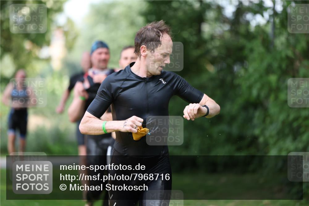 15.06.2025 - 7 Türme Triathlon Michael Strokosch http://msf.ph/oto/7968716 15.06.2025 12:55:18 Schwimmen 701, 727, 745, 769, 772, 784, 792, 797, 801, 846, 859, 865, 927, 950, 952, 955, 1011, 1019, 1075, 1152 meine-sportfotos.de