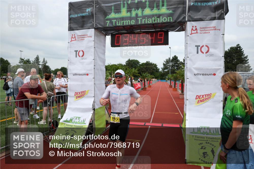 15.06.2025 - 7 Türme Triathlon Michael Strokosch http://msf.ph/oto/7968719 15.06.2025 13:45:49 Ziel 916 meine-sportfotos.de