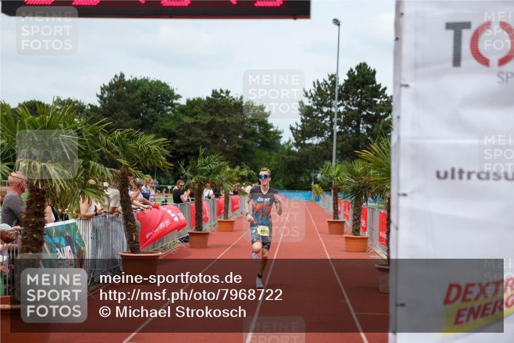 15.06.2025 - 7 Türme Triathlon Michael Strokosch http://msf.ph/oto/7968722 15.06.2025 13:46:14 Ziel 817 meine-sportfotos.de