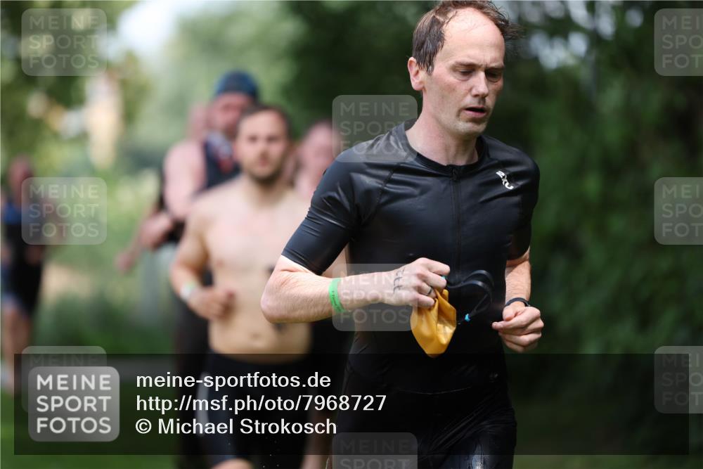 15.06.2025 - 7 Türme Triathlon Michael Strokosch http://msf.ph/oto/7968727 15.06.2025 12:55:19 Schwimmen 727, 745, 769, 772, 784, 792, 797, 801, 846, 859, 865, 927, 950, 952, 955, 1011, 1019, 1075, 1152 meine-sportfotos.de