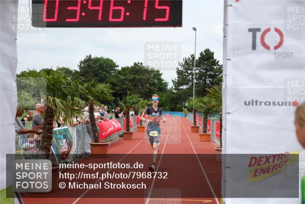 15.06.2025 - 7 Türme Triathlon Michael Strokosch http://msf.ph/oto/7968732 15.06.2025 13:46:15 Ziel 817 meine-sportfotos.de