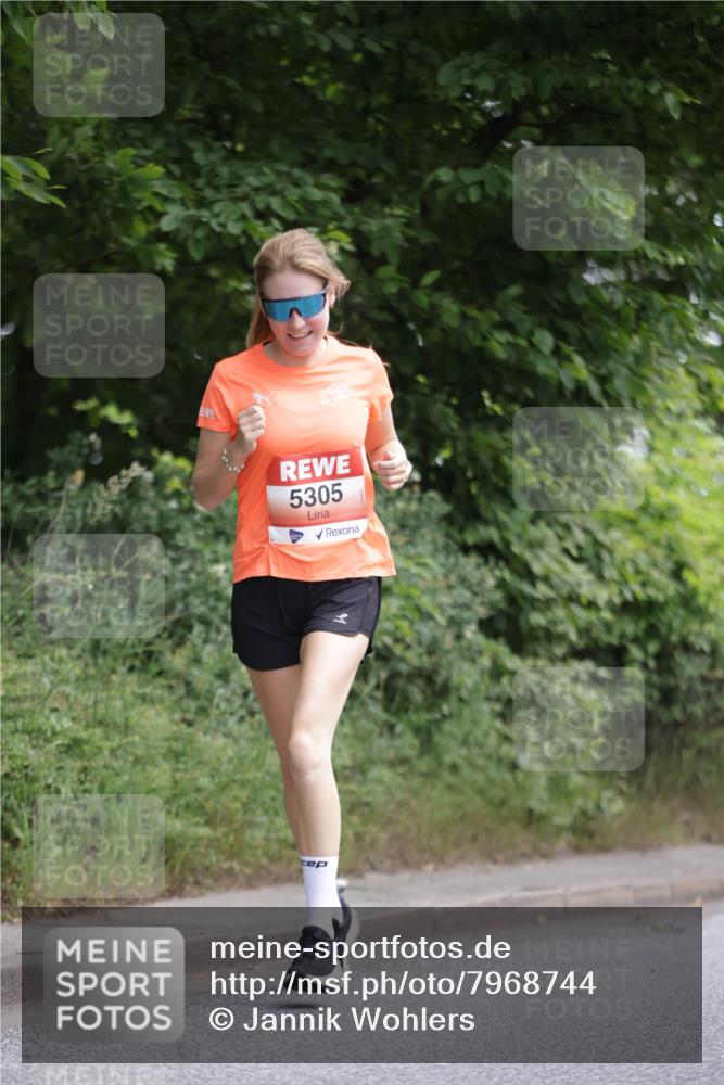 15.06.2025 - REWE Women's Run Jannik Wohlers http://msf.ph/oto/7968744 15.06.2025 10:03:57 Laufen 5305 meine-sportfotos.de