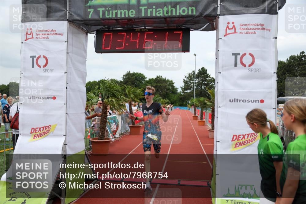 15.06.2025 - 7 Türme Triathlon Michael Strokosch http://msf.ph/oto/7968754 15.06.2025 13:46:16 Ziel 817 meine-sportfotos.de
