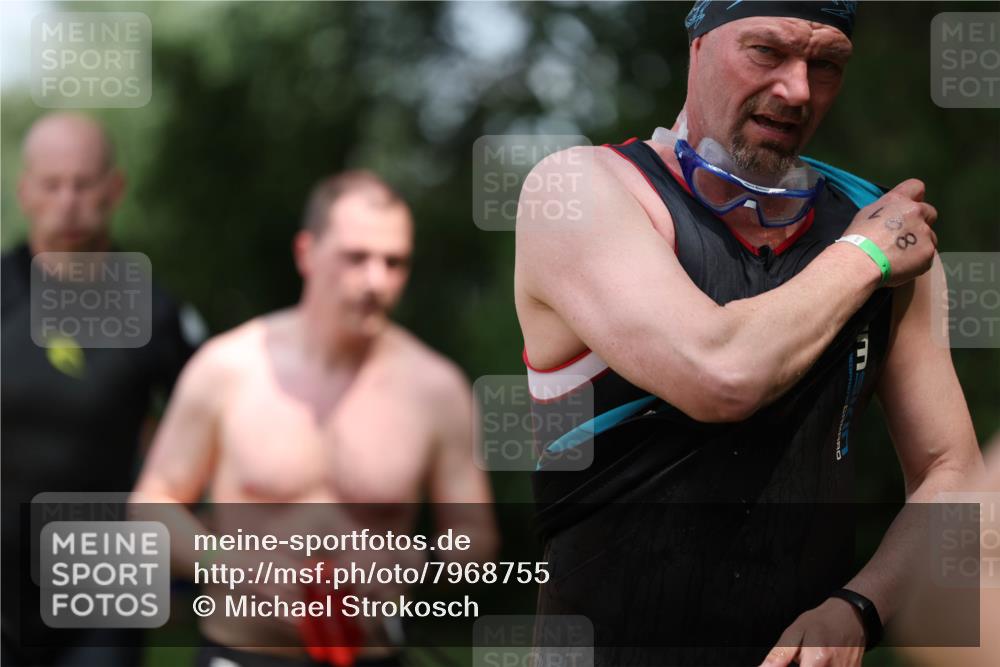15.06.2025 - 7 Türme Triathlon Michael Strokosch http://msf.ph/oto/7968755 15.06.2025 12:55:22 Schwimmen 727, 745, 763, 769, 772, 784, 792, 797, 801, 846, 859, 865, 927, 950, 952, 955, 1011, 1019, 1029, 1075, 1152, 1169 meine-sportfotos.de
