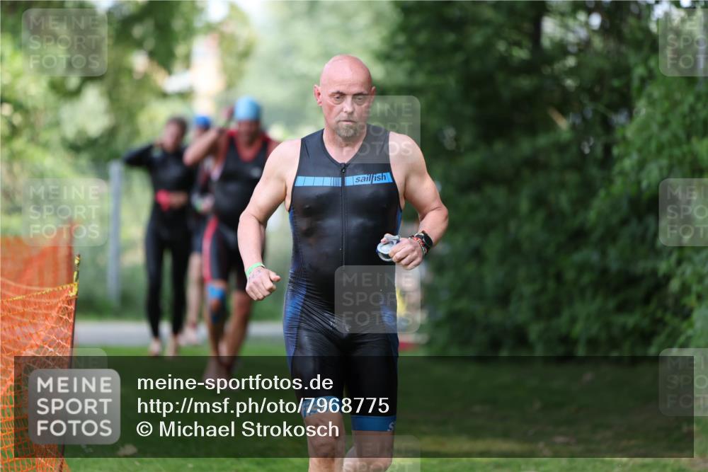15.06.2025 - 7 Türme Triathlon Michael Strokosch http://msf.ph/oto/7968775 15.06.2025 12:55:25 Schwimmen 727, 745, 763, 769, 772, 784, 792, 797, 801, 805, 859, 865, 879, 927, 955, 1011, 1019, 1029, 1075, 1152, 1169 meine-sportfotos.de