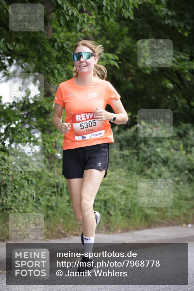 15.06.2025 - REWE Women's Run Jannik Wohlers http://msf.ph/oto/7968778 15.06.2025 10:03:58 Laufen 5305 meine-sportfotos.de