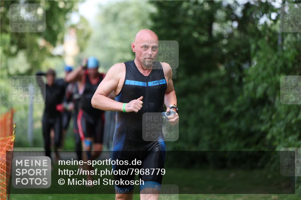 15.06.2025 - 7 Türme Triathlon Michael Strokosch http://msf.ph/oto/7968779 15.06.2025 12:55:25 Schwimmen 727, 745, 763, 769, 772, 784, 792, 797, 801, 805, 859, 865, 879, 927, 955, 1011, 1019, 1029, 1075, 1152, 1169 meine-sportfotos.de