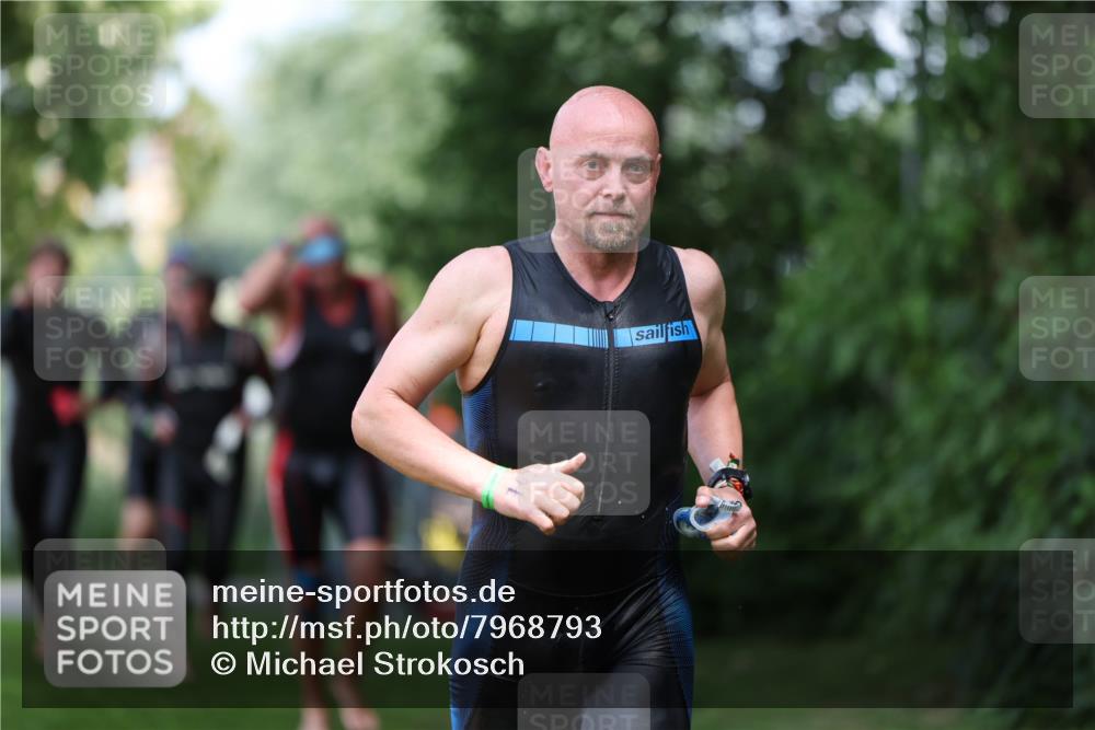 15.06.2025 - 7 Türme Triathlon Michael Strokosch http://msf.ph/oto/7968793 15.06.2025 12:55:26 Schwimmen 727, 745, 763, 769, 772, 784, 792, 797, 801, 805, 859, 865, 879, 927, 955, 1011, 1019, 1029, 1075, 1152, 1169 meine-sportfotos.de