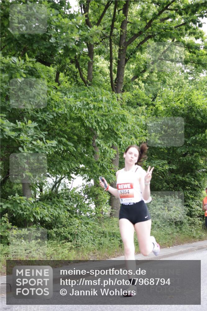 15.06.2025 - REWE Women's Run Jannik Wohlers http://msf.ph/oto/7968794 15.06.2025 10:03:59 Laufen 5354 meine-sportfotos.de