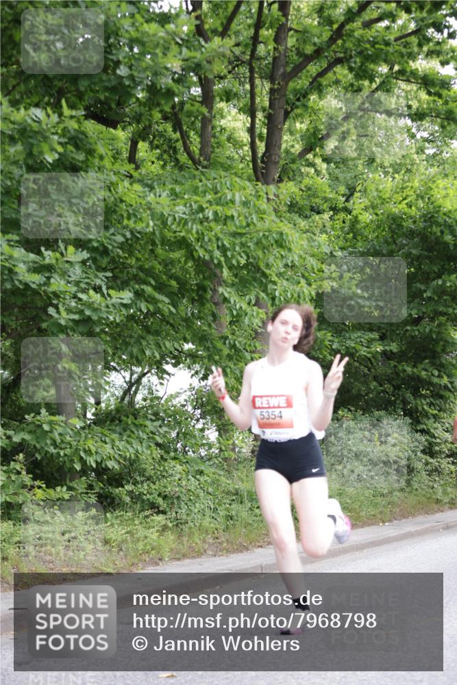 15.06.2025 - REWE Women's Run Jannik Wohlers http://msf.ph/oto/7968798 15.06.2025 10:03:59 Laufen 5354 meine-sportfotos.de