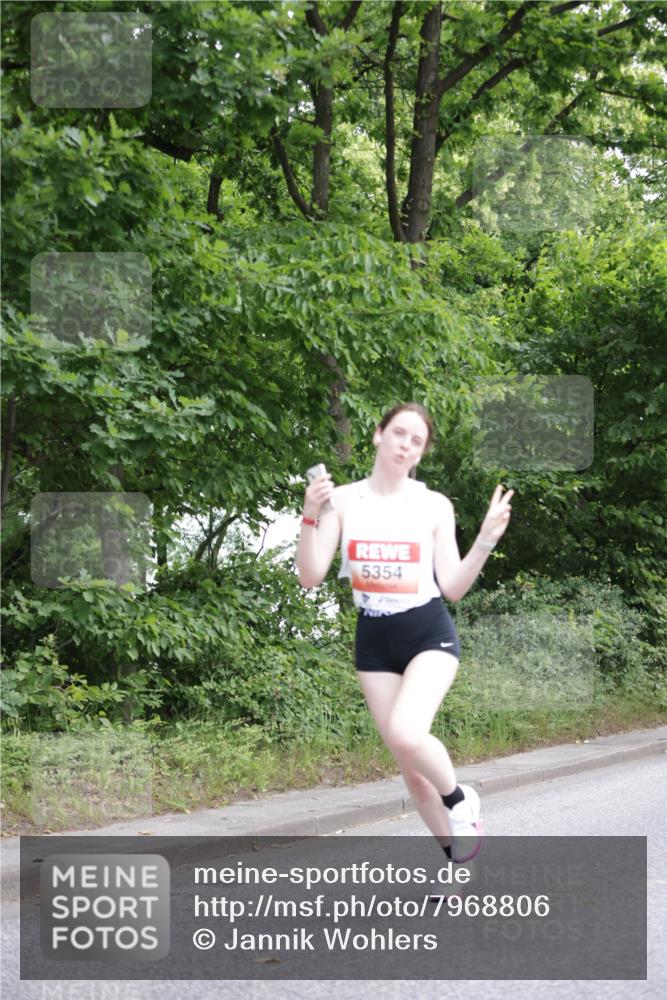 15.06.2025 - REWE Women's Run Jannik Wohlers http://msf.ph/oto/7968806 15.06.2025 10:03:59 Laufen 5354 meine-sportfotos.de