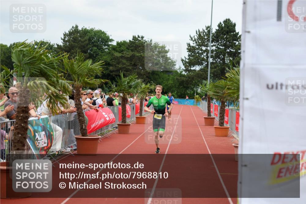 15.06.2025 - 7 Türme Triathlon Michael Strokosch http://msf.ph/oto/7968810 15.06.2025 13:47:53 Ziel 1182 meine-sportfotos.de