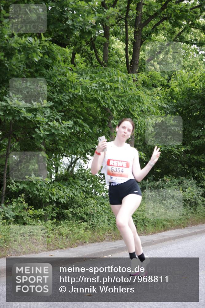 15.06.2025 - REWE Women's Run Jannik Wohlers http://msf.ph/oto/7968811 15.06.2025 10:04:00 Laufen 5354 meine-sportfotos.de