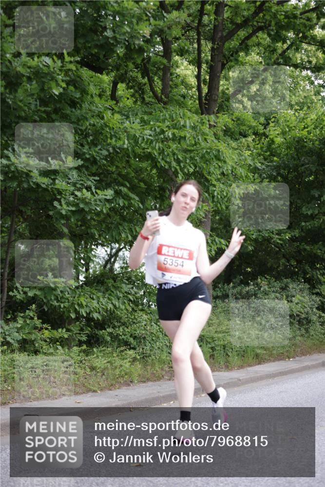 15.06.2025 - REWE Women's Run Jannik Wohlers http://msf.ph/oto/7968815 15.06.2025 10:04:00 Laufen 5354 meine-sportfotos.de