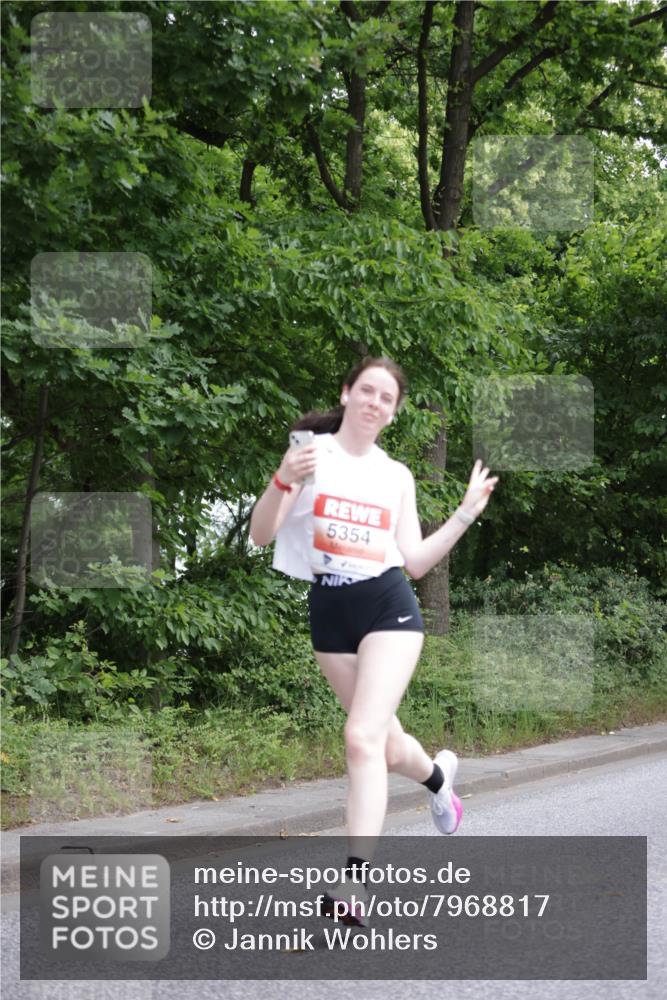 15.06.2025 - REWE Women's Run Jannik Wohlers http://msf.ph/oto/7968817 15.06.2025 10:04:00 Laufen 5354 meine-sportfotos.de