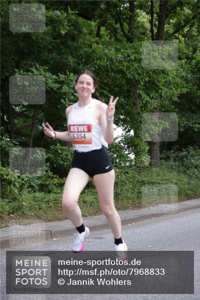 15.06.2025 - REWE Women's Run Jannik Wohlers http://msf.ph/oto/7968833 15.06.2025 10:04:00 Laufen 5354 meine-sportfotos.de