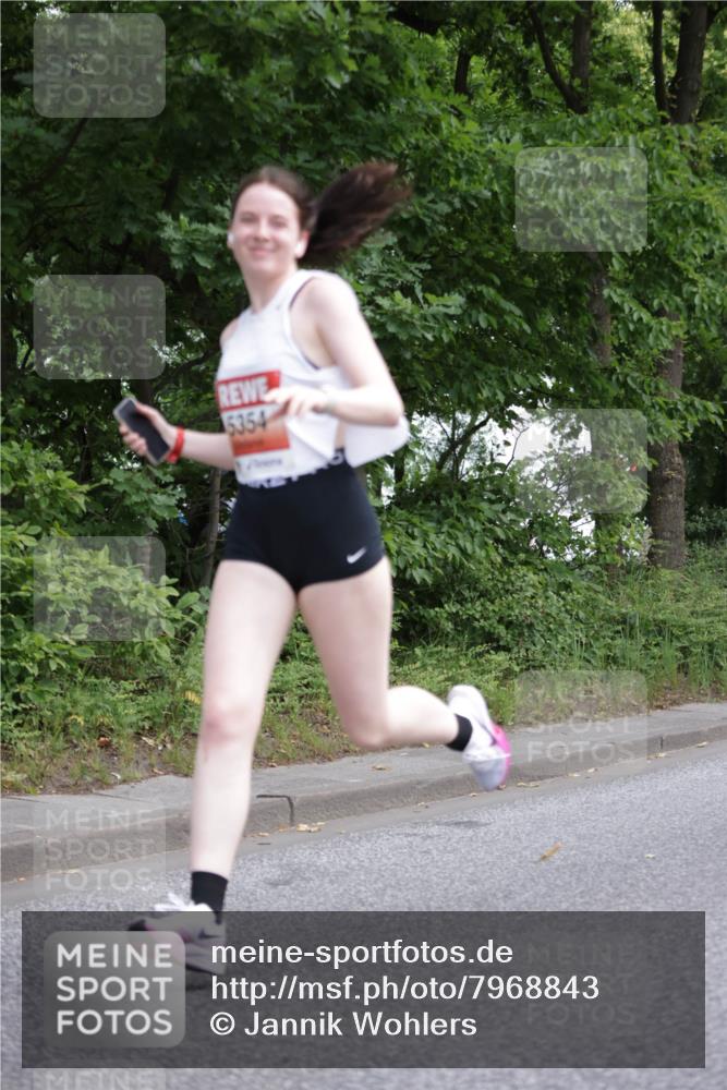 15.06.2025 - REWE Women's Run Jannik Wohlers http://msf.ph/oto/7968843 15.06.2025 10:04:00 Laufen 5354 meine-sportfotos.de