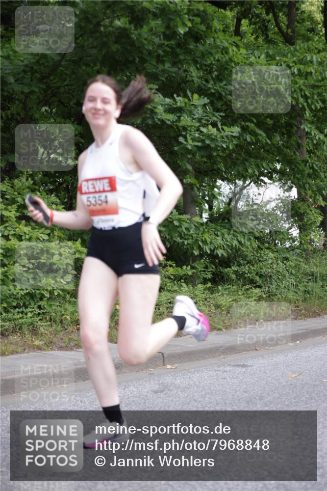 15.06.2025 - REWE Women's Run Jannik Wohlers http://msf.ph/oto/7968848 15.06.2025 10:04:00 Laufen 5354 meine-sportfotos.de
