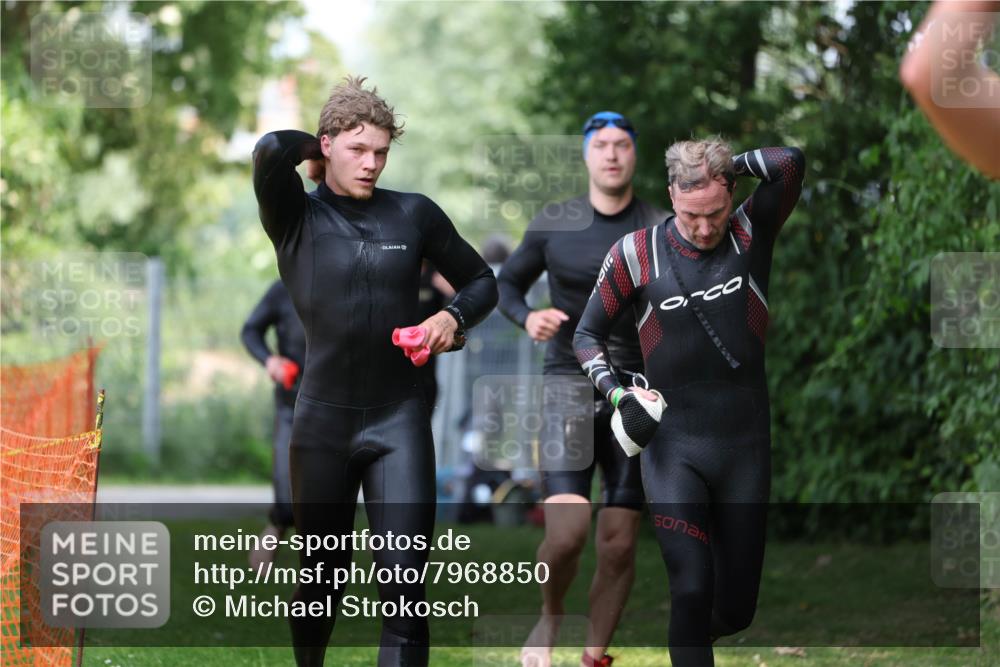 15.06.2025 - 7 Türme Triathlon Michael Strokosch http://msf.ph/oto/7968850 15.06.2025 12:55:29 Schwimmen 727, 745, 755, 763, 769, 772, 784, 792, 797, 801, 805, 859, 879, 919, 927, 955, 1011, 1029, 1075, 1169 meine-sportfotos.de
