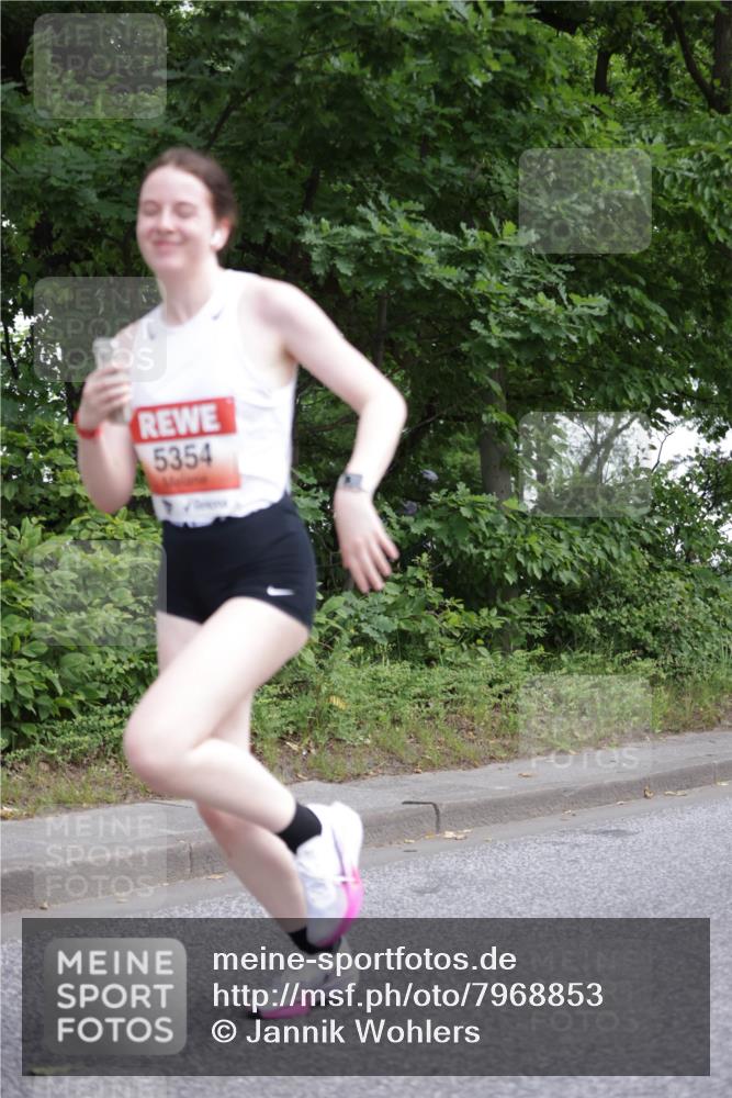 15.06.2025 - REWE Women's Run Jannik Wohlers http://msf.ph/oto/7968853 15.06.2025 10:04:00 Laufen 5354 meine-sportfotos.de