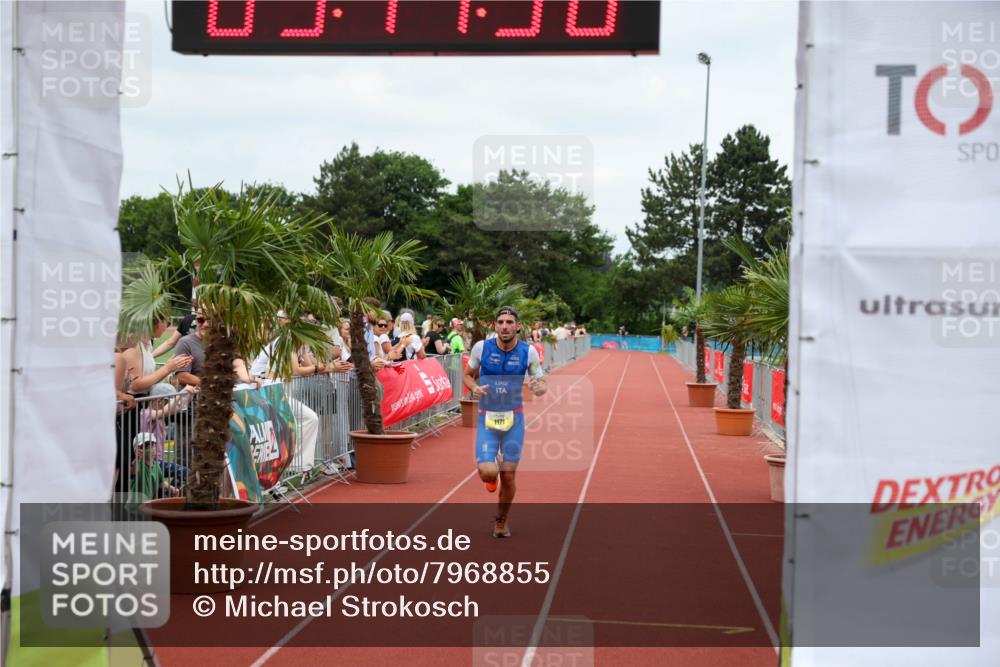 15.06.2025 - 7 Türme Triathlon Michael Strokosch http://msf.ph/oto/7968855 15.06.2025 13:47:58 Ziel 1171, 1182 meine-sportfotos.de