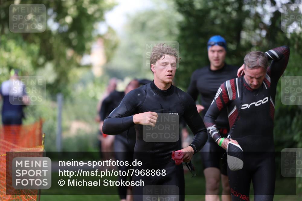 15.06.2025 - 7 Türme Triathlon Michael Strokosch http://msf.ph/oto/7968868 15.06.2025 12:55:30 Schwimmen 727, 745, 755, 763, 769, 784, 792, 797, 801, 805, 859, 877, 879, 919, 927, 955, 1011, 1029, 1075, 1169 meine-sportfotos.de