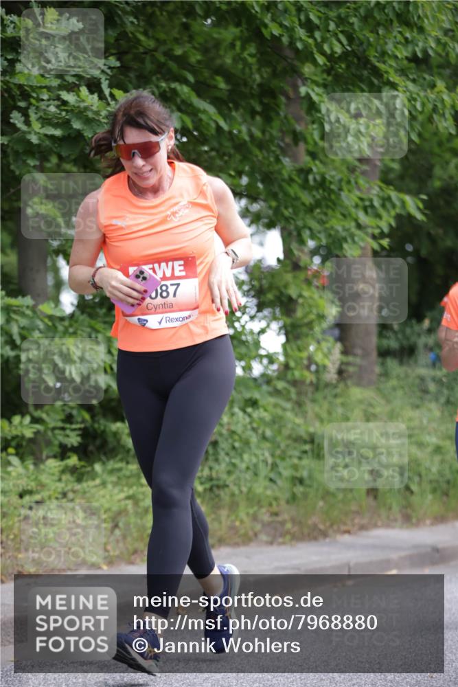 15.06.2025 - REWE Women's Run Jannik Wohlers http://msf.ph/oto/7968880 15.06.2025 10:04:03 Laufen 087 meine-sportfotos.de