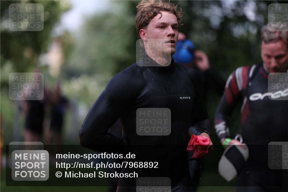 15.06.2025 - 7 Türme Triathlon Michael Strokosch http://msf.ph/oto/7968892 15.06.2025 12:55:31 Schwimmen 727, 745, 755, 763, 769, 784, 792, 797, 801, 805, 859, 877, 879, 919, 927, 955, 1011, 1023, 1029, 1075, 1169 meine-sportfotos.de