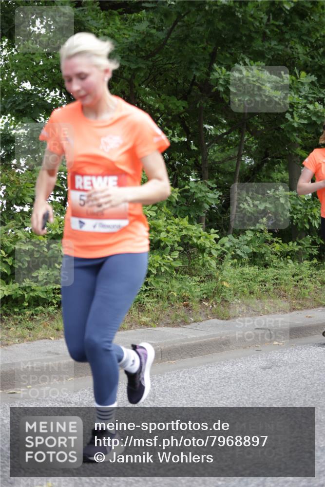 15.06.2025 - REWE Women's Run Jannik Wohlers http://msf.ph/oto/7968897 15.06.2025 10:04:05 Laufen 5 meine-sportfotos.de