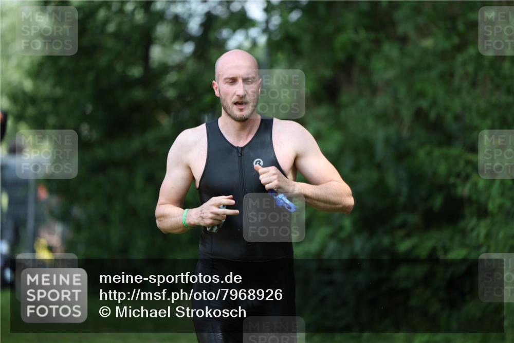 15.06.2025 - 7 Türme Triathlon Michael Strokosch http://msf.ph/oto/7968926 15.06.2025 12:55:36 Schwimmen 755, 763, 769, 784, 792, 797, 805, 877, 879, 919, 927, 955, 1011, 1023, 1029, 1071, 1075, 1144, 1169 meine-sportfotos.de