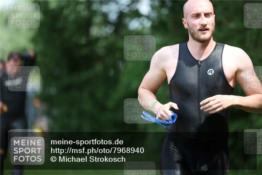 15.06.2025 - 7 Türme Triathlon Michael Strokosch http://msf.ph/oto/7968940 15.06.2025 12:55:36 Schwimmen 755, 763, 769, 784, 792, 797, 805, 877, 879, 919, 927, 955, 1011, 1023, 1029, 1071, 1075, 1144, 1169 meine-sportfotos.de