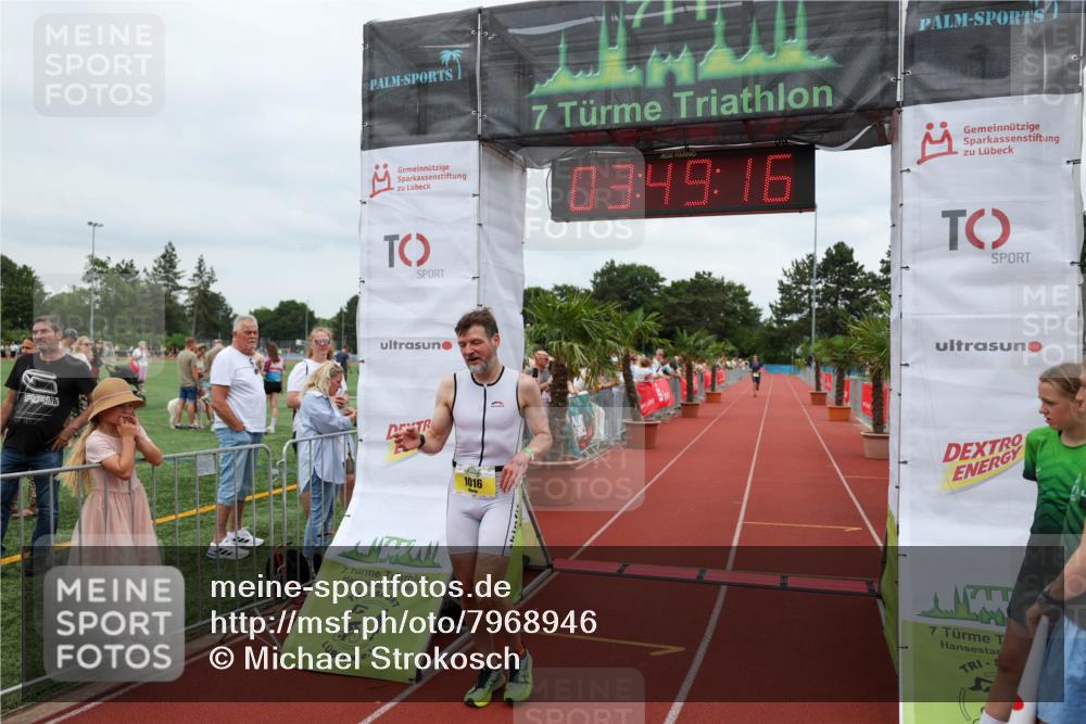 15.06.2025 - 7 Türme Triathlon Michael Strokosch http://msf.ph/oto/7968946 15.06.2025 13:49:16 Ziel 1016 meine-sportfotos.de